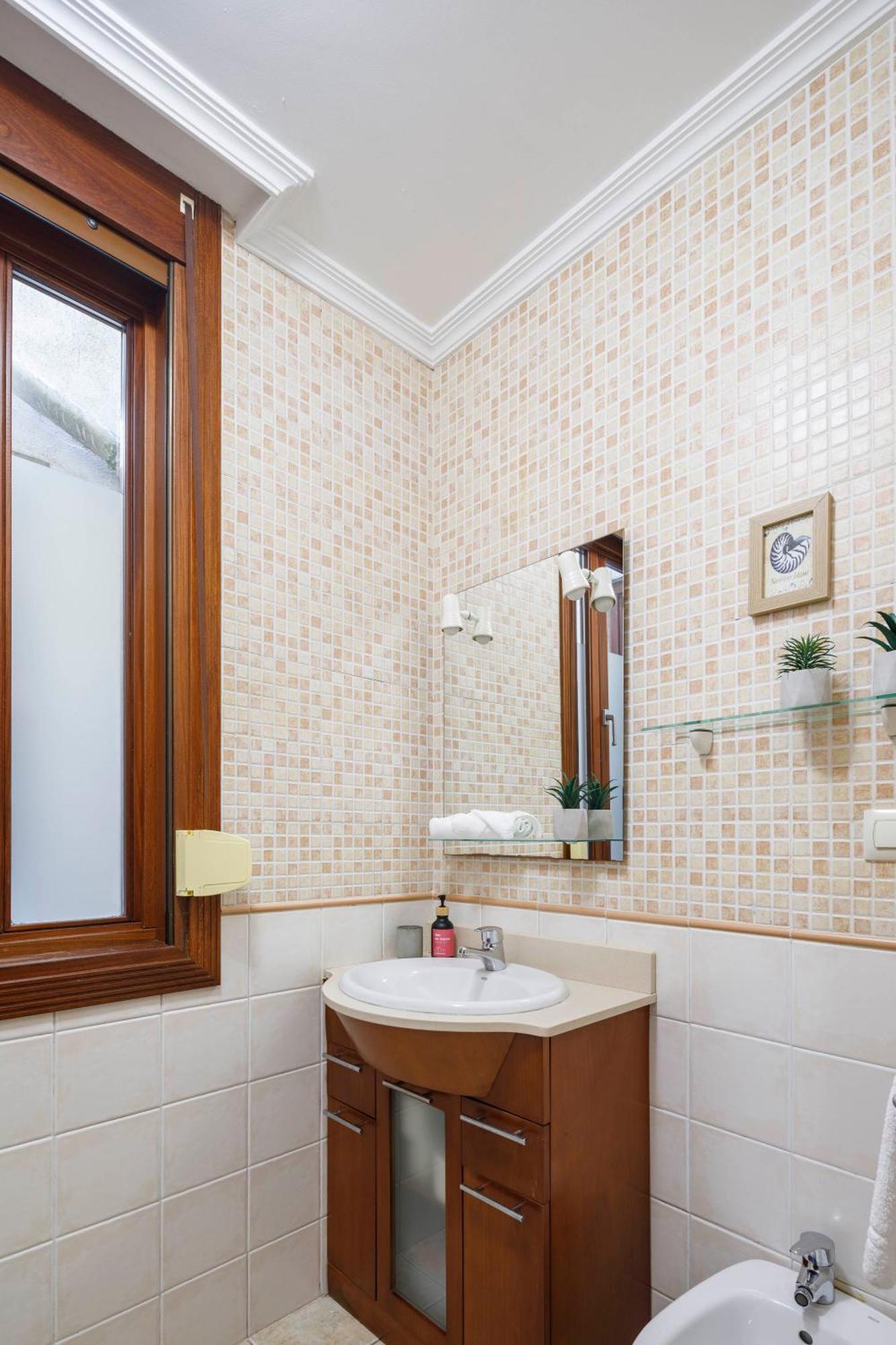 Con Encanto En El Casco Antiguo By Cabana Rentals 比戈 外观 照片