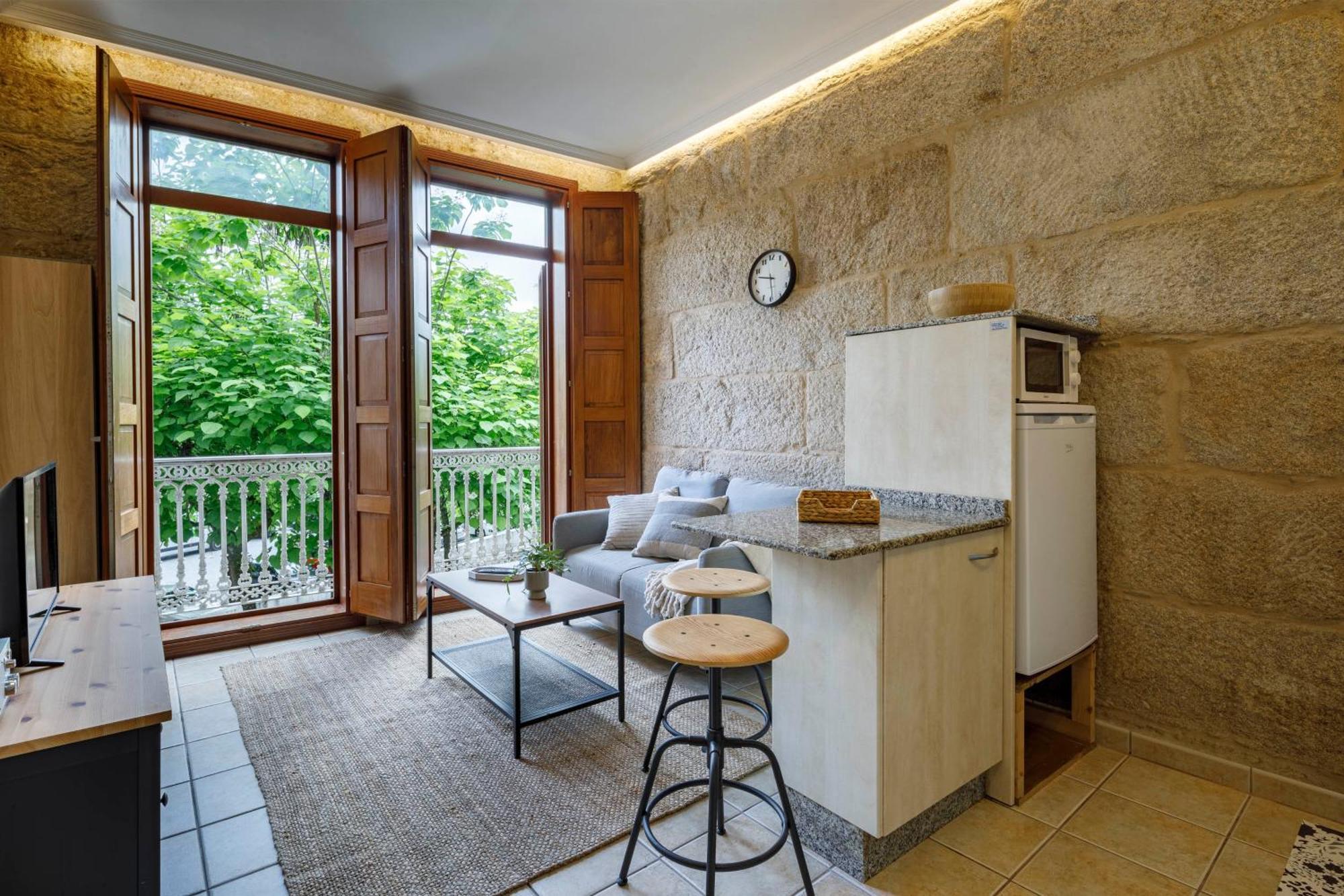 Con Encanto En El Casco Antiguo By Cabana Rentals 比戈 外观 照片